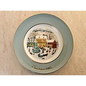 Vintage AVON Enoch Wedgwood 1980 Collectors Christmas Plate  "Country Christmas"